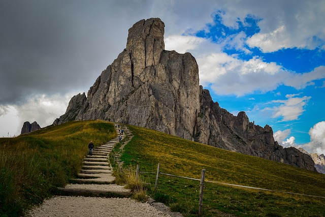 walkway, pathway