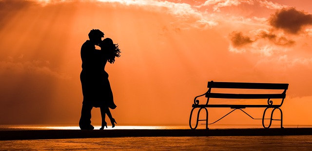 wealth-divorce-couple-640x480-90448807.jpeg