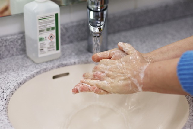 bathroom-640x480-33483413.jpeg