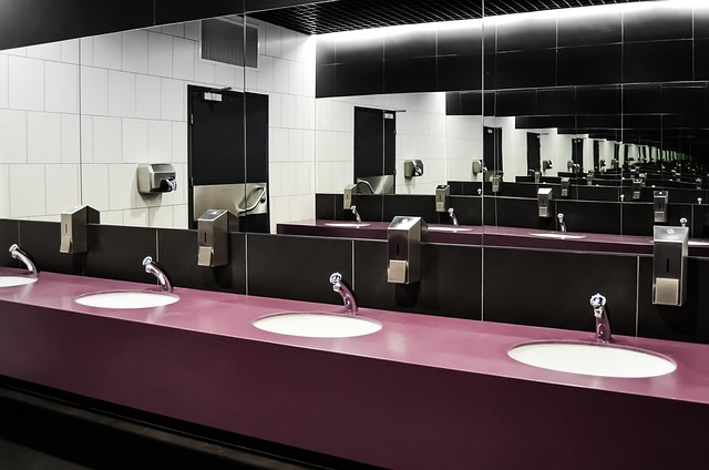bathroom-640x480-35501917.jpeg