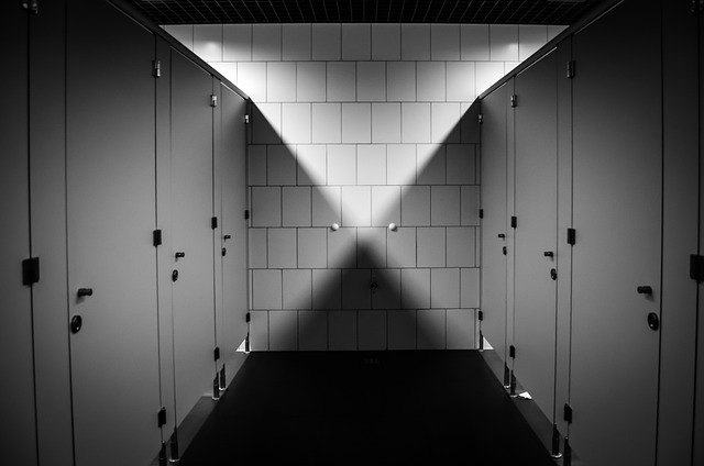 bathroom-640x480-83184623.jpeg