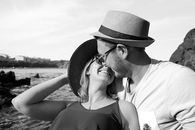 couple-640x480-95632304.jpeg