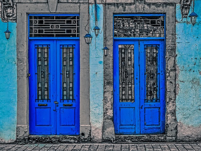 Crafting Natural Appeal: Durable Fiberglass Door Finishes Explored