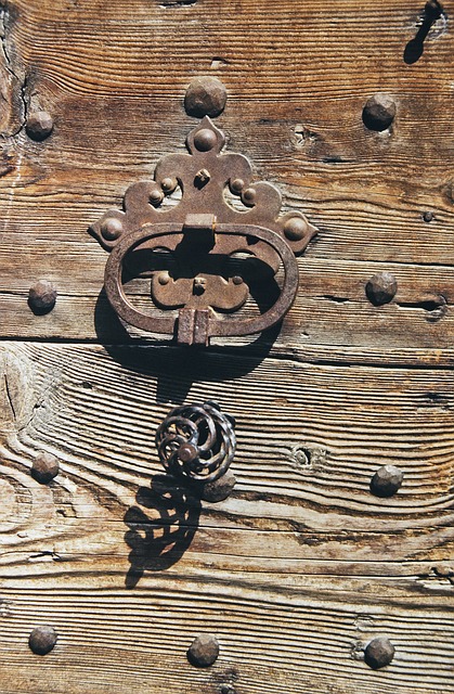 door-door-lock-door-access-640x480-61209393.jpeg