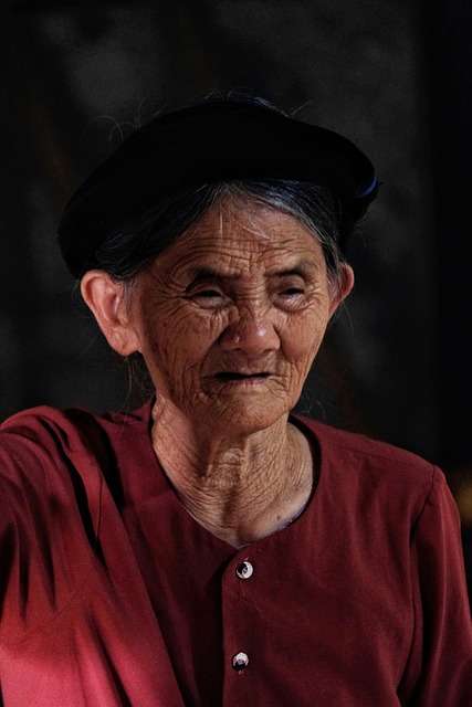 elder-people-senior-tax-640x480-39860111.jpeg