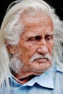 elder-people-senior-tax-640x480-44007885.jpeg