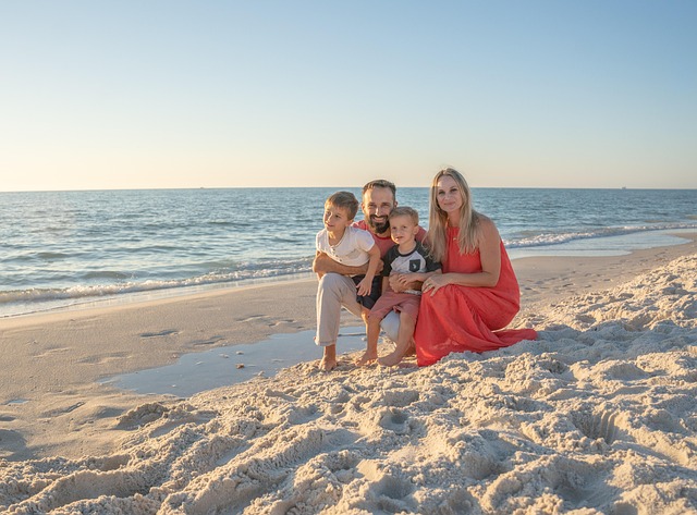 family-640x480-53520338.jpeg