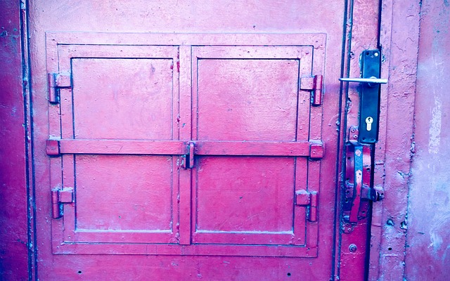 house-door-lock-home-security-home-lock-640x480-14379658.jpeg