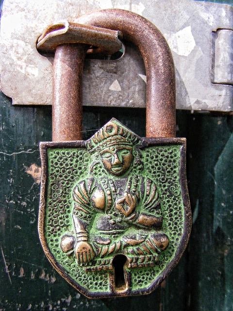 house-door-lock-home-security-home-lock-640x480-34565724.jpeg