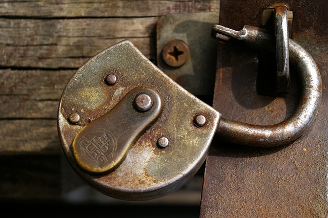 house-door-lock-home-security-home-lock-640x480-35364159.jpeg