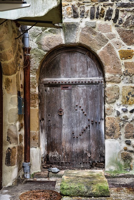 house-door-lock-home-security-home-lock-640x480-38546944.jpeg