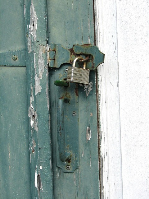 house-door-lock-home-security-home-lock-640x480-40868096.jpeg