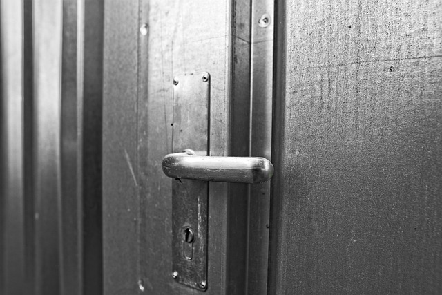 house-door-lock-home-security-home-lock-640x480-77523626.jpeg