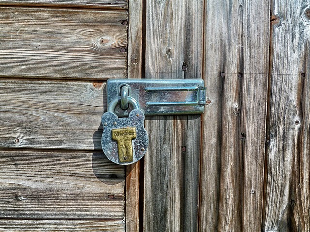 house-door-lock-home-security-home-lock-640x480-93917764.jpeg