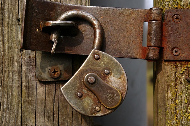 house-door-lock-home-security-home-lock-640x480-98265068.jpeg