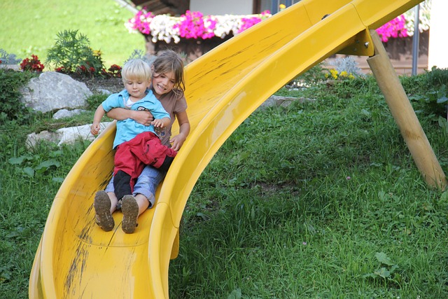 Revolutionize Summer Fun: Quick-Setup Curved Slip-and-Slide Inflatables