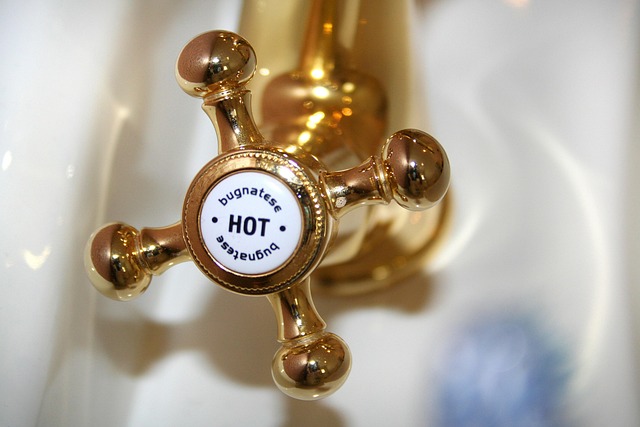 kitchen-fixtures-kitchen-faucet-faucet-k-640x480-78754725.jpeg