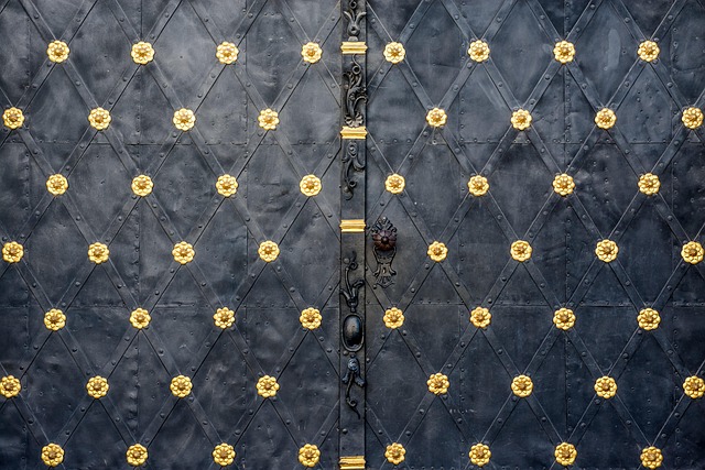 metal-door-metal-stairs-metal-window-met-640x480-12487728.jpeg