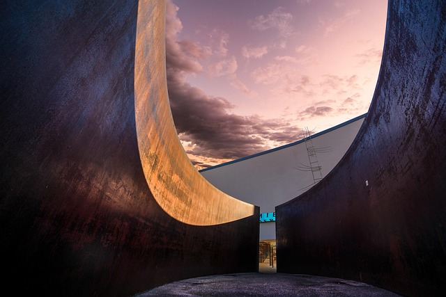 metal-sculpture-640x480-18873456.jpeg