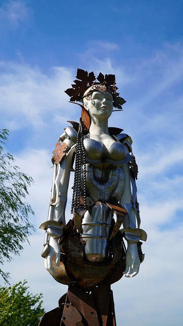 metal-sculpture-640x480-67125972.jpeg