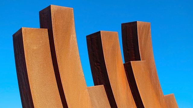 Modern Metal Art: Explore Textures & Colors for Home Decor