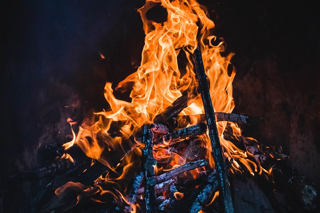 outdoor-fireplace-640x480-32295995.jpeg