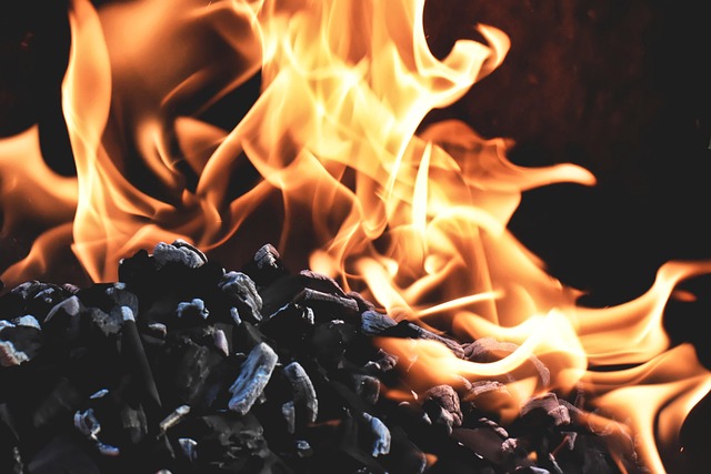 outdoor-fireplace-640x480-49859991.jpeg