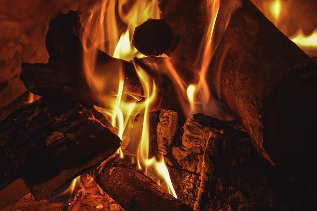 outdoor-fireplace-640x480-79379213.jpeg