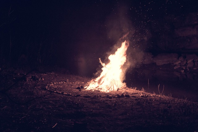 outdoor-fireplace-640x480-90141826.jpeg