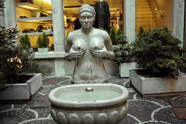 outdoor-fountain-water-feature-640x480-40660127.jpeg