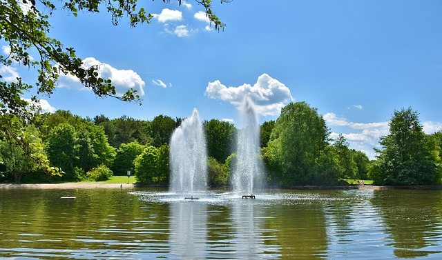 outdoor-fountain-water-feature-640x480-41371316.jpeg