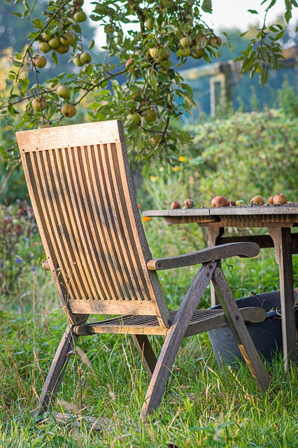 Fire Pit Tables: Warmth & Functionality for Weather-Resistant Outdoor Spaces
