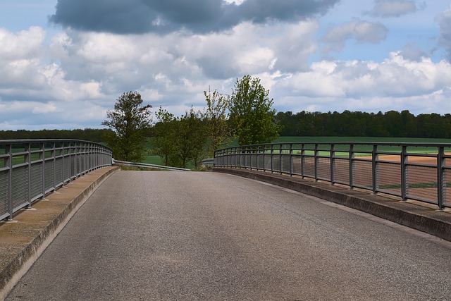 railing-640x480-33854320.jpeg