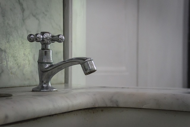 bathroom-640x480-79629266.jpeg