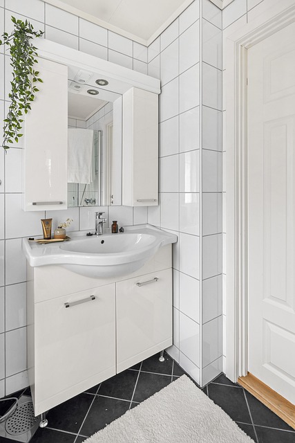 bathroom-640x480-86120882.jpeg