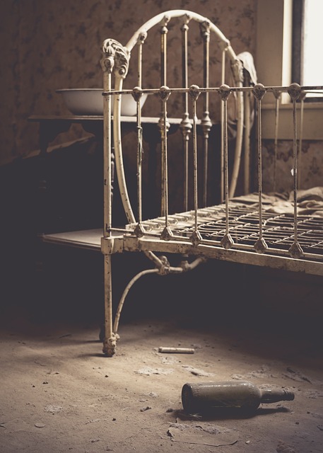 bed-frame-640x480-22038282.jpeg