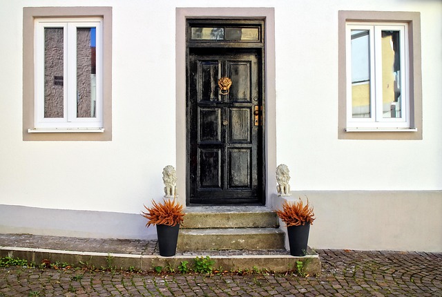 door-640x480-76898706.jpeg