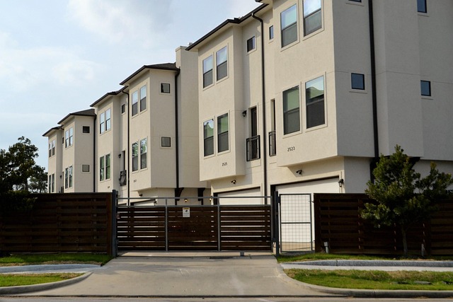 Revolutionize Estate Security: Instant Mobile Notifications for Alarm Systems