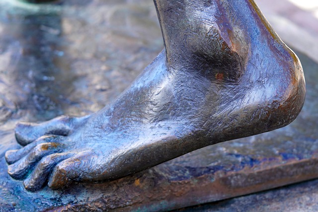metal-sculpture-640x480-53804570.jpeg