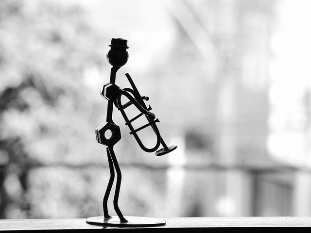 metal-sculpture-640x480-69744980.jpeg
