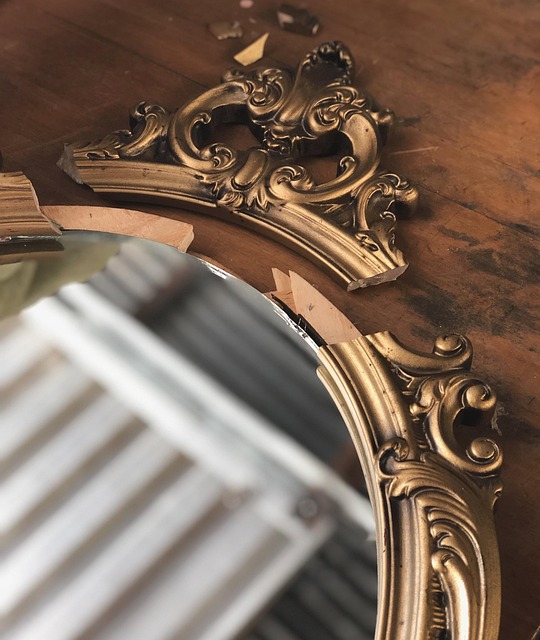 mirror-640x480-25484099.jpeg