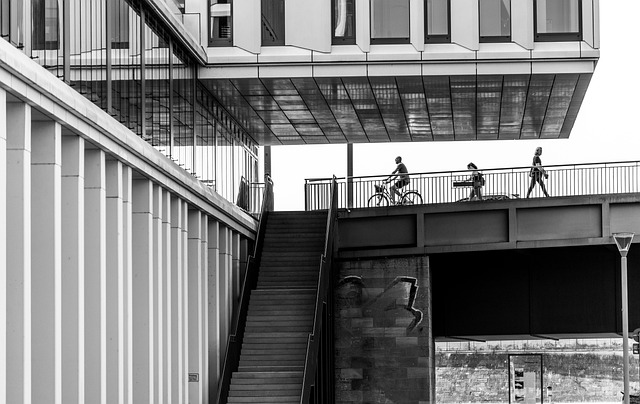 Ensuring Safety with Modern Metal Stair Railings: Choosing Quality Materials for Longevity