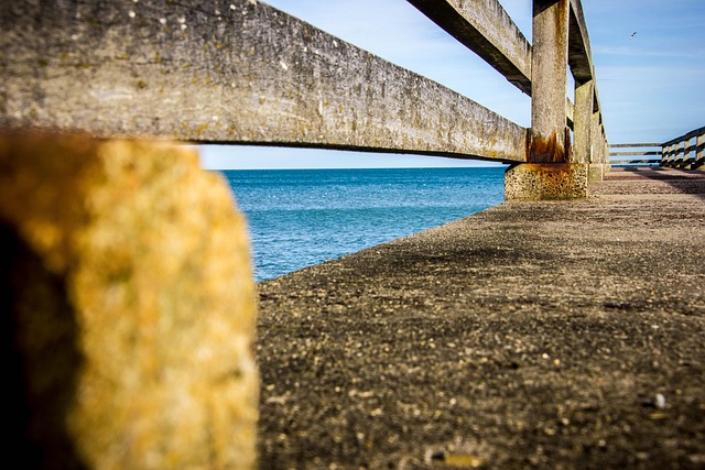 railing-640x480-77565380.jpeg