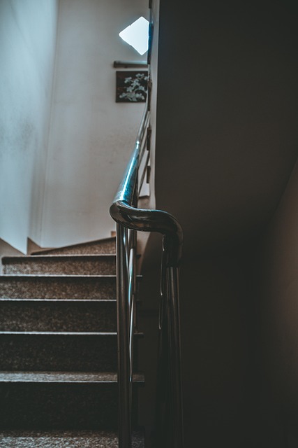 Modern Minimalist Metal Handrails: Clean Lines for Contemporary Spaces