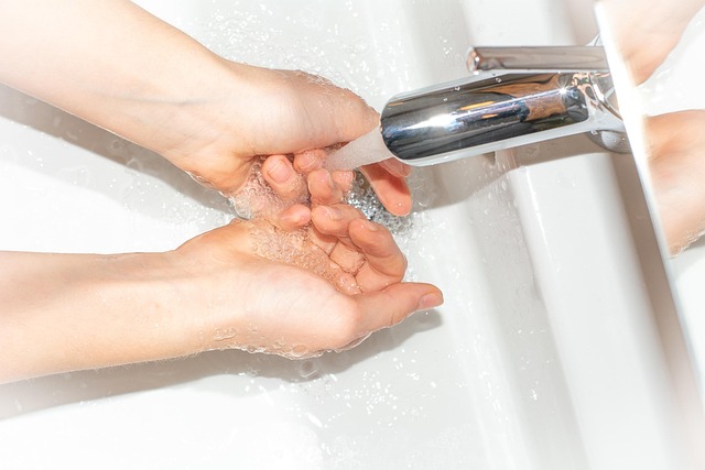 bathroom-sink-640x480-17456659.jpeg