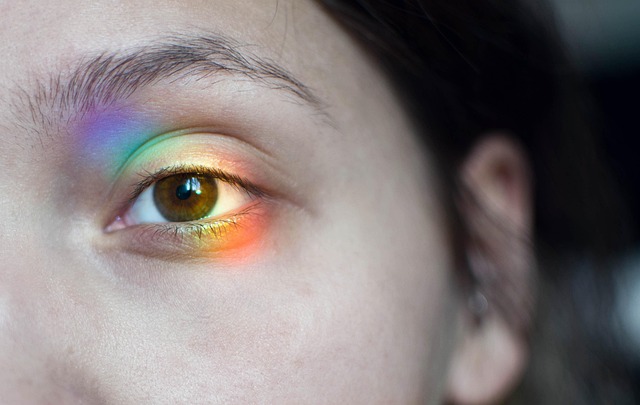 eyebrow-shaping-with-waxing-640x480-92241235.jpeg