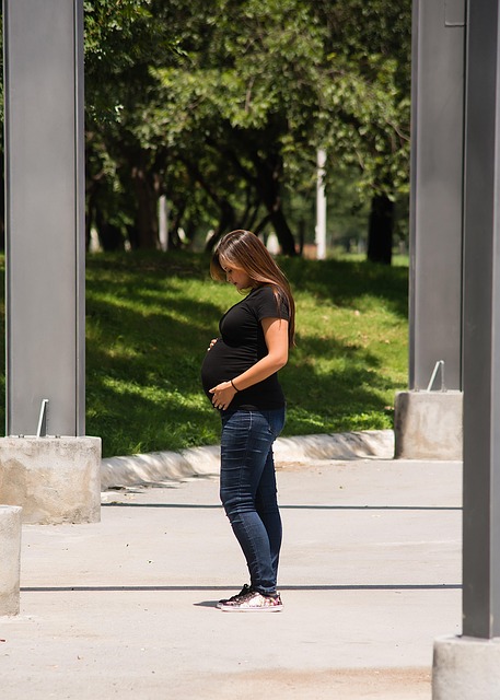 high-risk-pregnancy-and-surrogacy-640x480-76049522.jpeg