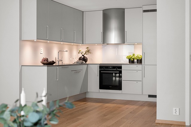 kitchen-cabinet-640x480-8193180.jpeg