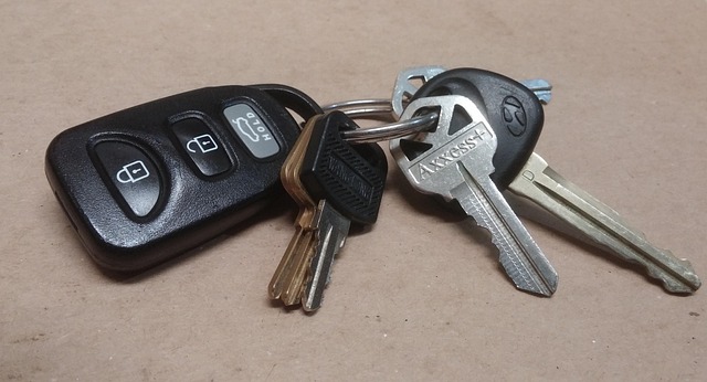 24/7 Emergency Locksmiths: Commercial Door Lock Rescue